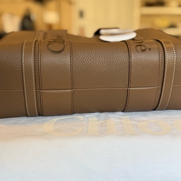 Chloe - Picture 3 of 7